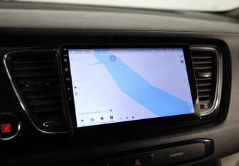 Подержанный автомобиль Kia Carnival 2018 года (14 фото)