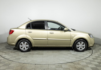 Подержанный автомобиль Kia Rio Sedan 2011 года (4 фото)
