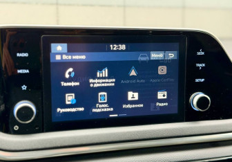 Подержанный автомобиль Hyundai Sonata 2021 года (15 фото)