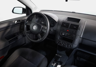 Подержанный автомобиль Volkswagen Polo Hatchback 2006 года (7 фото)