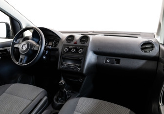 Подержанный автомобиль Volkswagen Caddy Compactvan 2012 года (9 фото)
