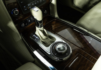 Подержанный автомобиль Infiniti QX80 2015 года (22 фото)