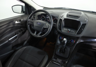 Подержанный автомобиль Ford Kuga 2017 года (8 фото)