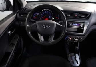 Подержанный автомобиль Kia Rio Sedan 2011 года (7 фото)