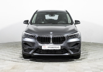 Подержанный автомобиль BMW X1 2019 года (2 фото)