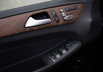 Подержанный автомобиль Mercedes-Benz GLE 2016 года (16 фото)