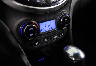 Подержанный автомобиль Hyundai Solaris Hatchback 2013 года (15 фото)