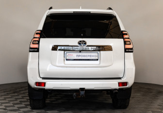 Подержанный автомобиль Toyota Land Cruiser Prado 2021 года (6 фото)