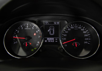 Подержанный автомобиль Nissan Qashqai 2013 года (13 фото)