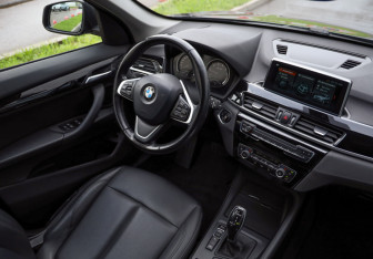 Подержанный автомобиль BMW X1 2020 года (11 фото)