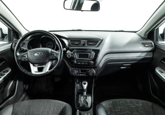 Подержанный автомобиль Kia Rio Hatchback 2014 года (13 фото)