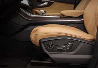 Подержанный автомобиль Audi Q8 2019 года (30 фото)