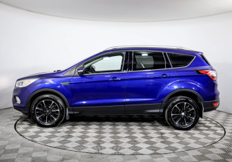 Подержанный автомобиль Ford Kuga 2017 года (8 фото)