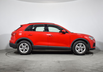 Подержанный автомобиль Audi Q3 2021 года (4 фото)
