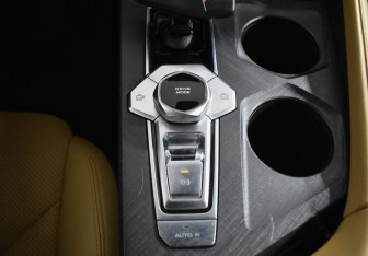 Подержанный автомобиль Changan UNI-V 2023 года (19 фото)