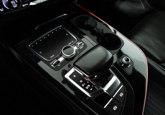 Подержанный автомобиль Audi Q7 2016 года (21 фото)