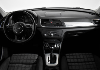 Подержанный автомобиль Audi Q3 2012 года (13 фото)