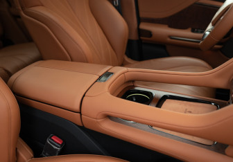 Подержанный автомобиль BYD Yangwang U8 2023 года (24 фото)