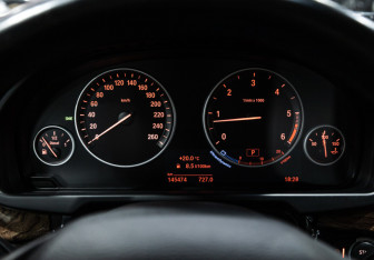 Подержанный автомобиль BMW X5 2017 года (27 фото)