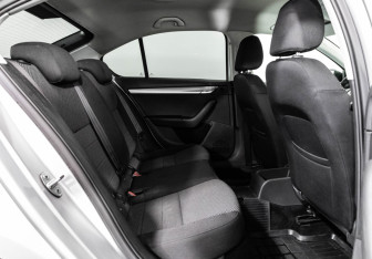 Подержанный автомобиль Skoda Octavia Liftback 2014 года (16 фото)