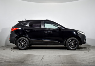 Подержанный автомобиль Hyundai ix35 2012 года (4 фото)