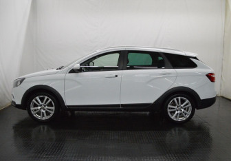 Подержанный автомобиль LADA (ВАЗ) Vesta Wagon 2019 года (8 фото)