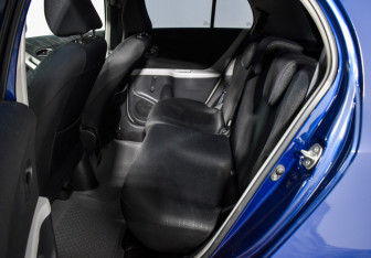 Подержанный автомобиль Toyota Yaris Hatchback 2006 года (11 фото)