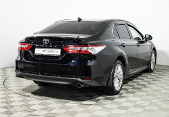 Подержанный автомобиль Toyota Camry Sedan 2021 года (5 фото)