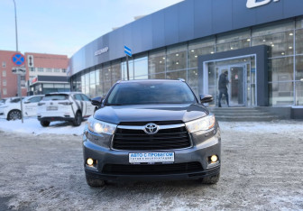 Подержанный автомобиль Toyota Highlander 2014 года (2 фото)