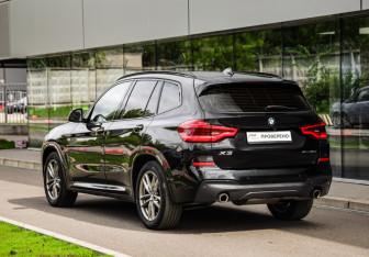 Подержанный автомобиль BMW X3 2020 года (8 фото)
