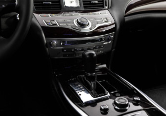 Подержанный автомобиль Infiniti M Sedan 2012 года (15 фото)