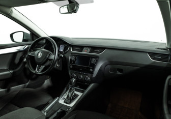 Подержанный автомобиль Skoda Octavia Liftback 2017 года (9 фото)