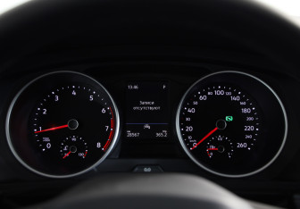 Подержанный автомобиль Volkswagen Tiguan 2021 года (12 фото)