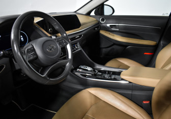 Подержанный автомобиль Hyundai Sonata 2020 года (9 фото)