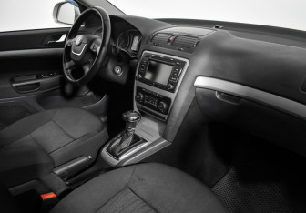 Подержанный автомобиль Skoda Octavia Liftback 2012 года (13 фото)
