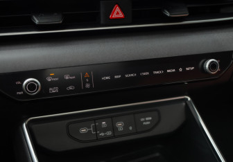 Подержанный автомобиль Kia Carnival 2024 года (22 фото)