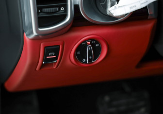 Подержанный автомобиль Porsche Cayenne 2016 года (26 фото)