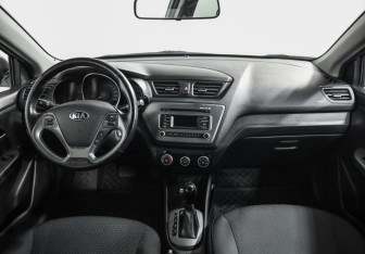 Подержанный автомобиль Kia Rio Sedan 2015 года (10 фото)