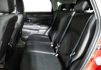 Подержанный автомобиль Mitsubishi ASX 2014 года (10 фото)