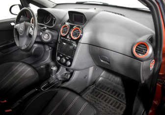 Подержанный автомобиль Opel Corsa 2013 года (12 фото)