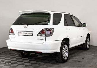 Подержанный автомобиль Lexus RX 2002 года (5 фото)