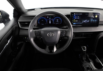 Подержанный автомобиль Toyota Camry Sedan 2024 года (10 фото)