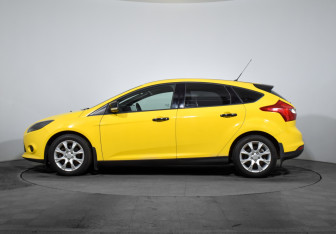 Подержанный автомобиль Ford Focus Hatchback 2012 года (8 фото)