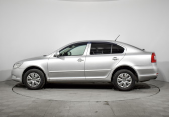 Подержанный автомобиль Skoda Octavia Liftback 2012 года (8 фото)