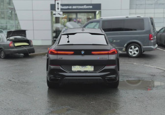 Подержанный автомобиль BMW X6 2020 года (5 фото)