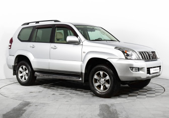 Подержанный автомобиль Toyota Land Cruiser Prado 2008 года (3 фото)