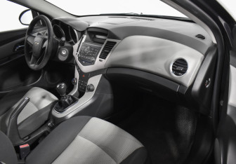 Подержанный автомобиль Chevrolet Cruze Sedan 2012 года (12 фото)