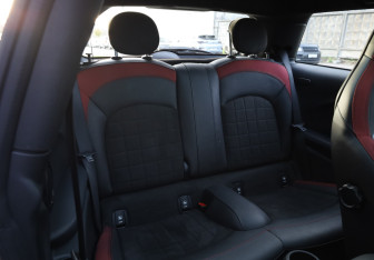 Подержанный автомобиль MINI Hatch 2016 года (18 фото)