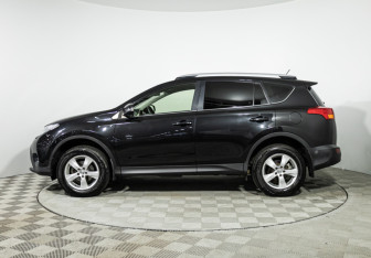 Подержанный автомобиль Toyota RAV4 2013 года (8 фото)