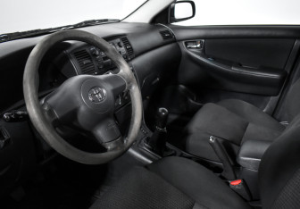 Подержанный автомобиль Toyota Corolla Hatchback 2006 года (9 фото)